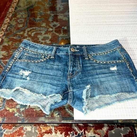 American Eagle Jean Shorts (Next Level Stretch X)gold studs - Picture 1 of 7